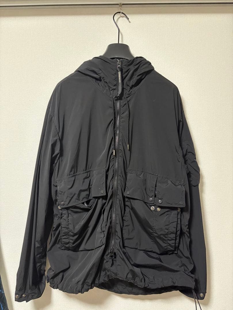 C.P. COMPANY ブラックナイロンジャケット