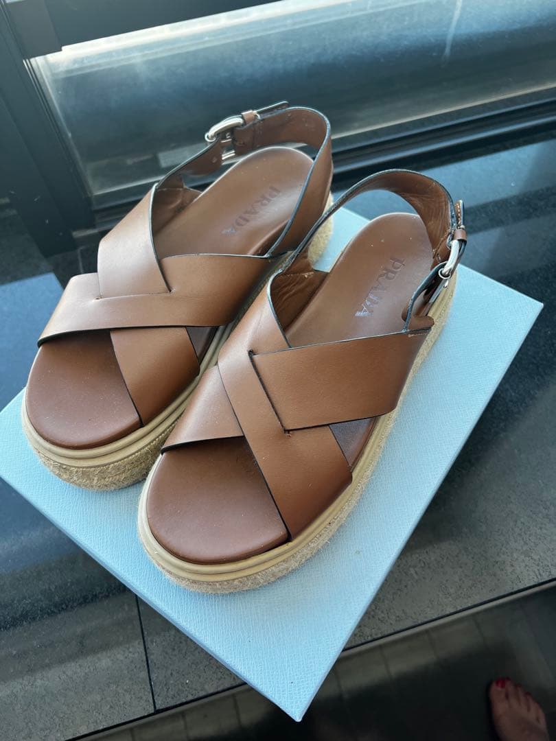 セール【大きめサイズの方必見】PRADAプラダ　厚底サンダル　キャメル