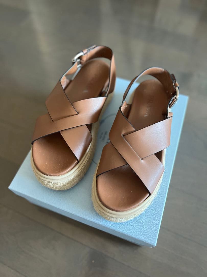 セール【大きめサイズの方必見】PRADAプラダ　厚底サンダル　キャメル