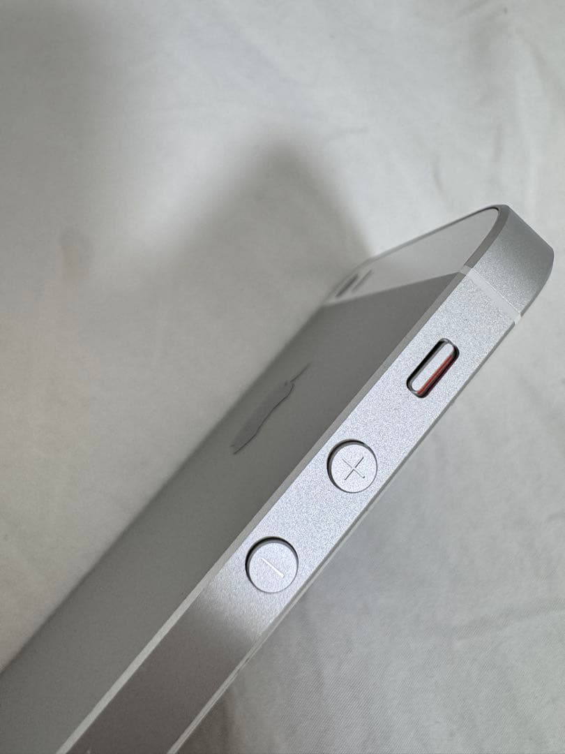 美品　simフリー　Apple iPhone SE 32GB シルバー