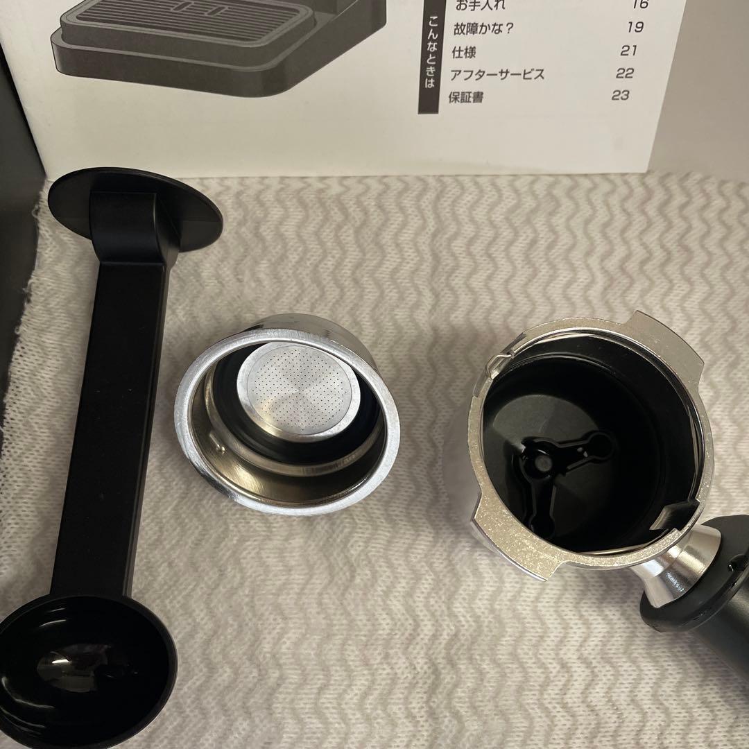 DeLonghi エスプレッソマシン ブラック　スティローザ　新品同様　箱付き