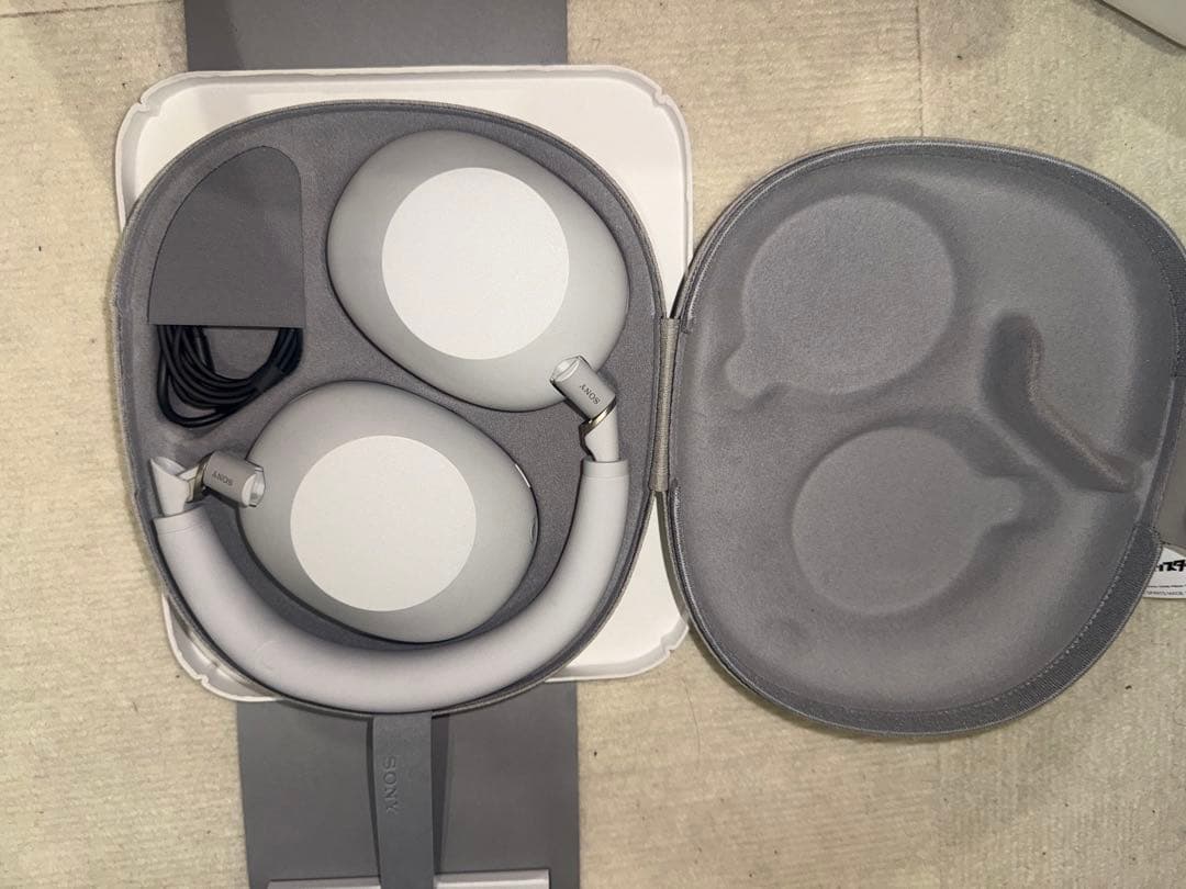 超美品! SONY WH-1000XM6 ワイヤレスヘッドホン プラチナシルバー