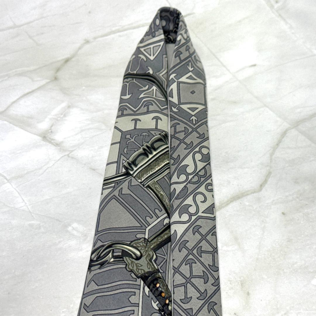 ☆即発 希少柄 HERMES エルメス ネクタイ グレー 高級シルク 美品 総柄