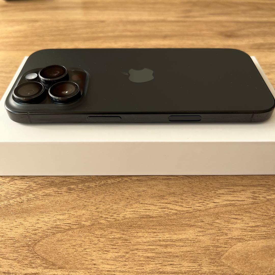 iPhone16Pro 512GB ブラックチタニウム Apple整備品