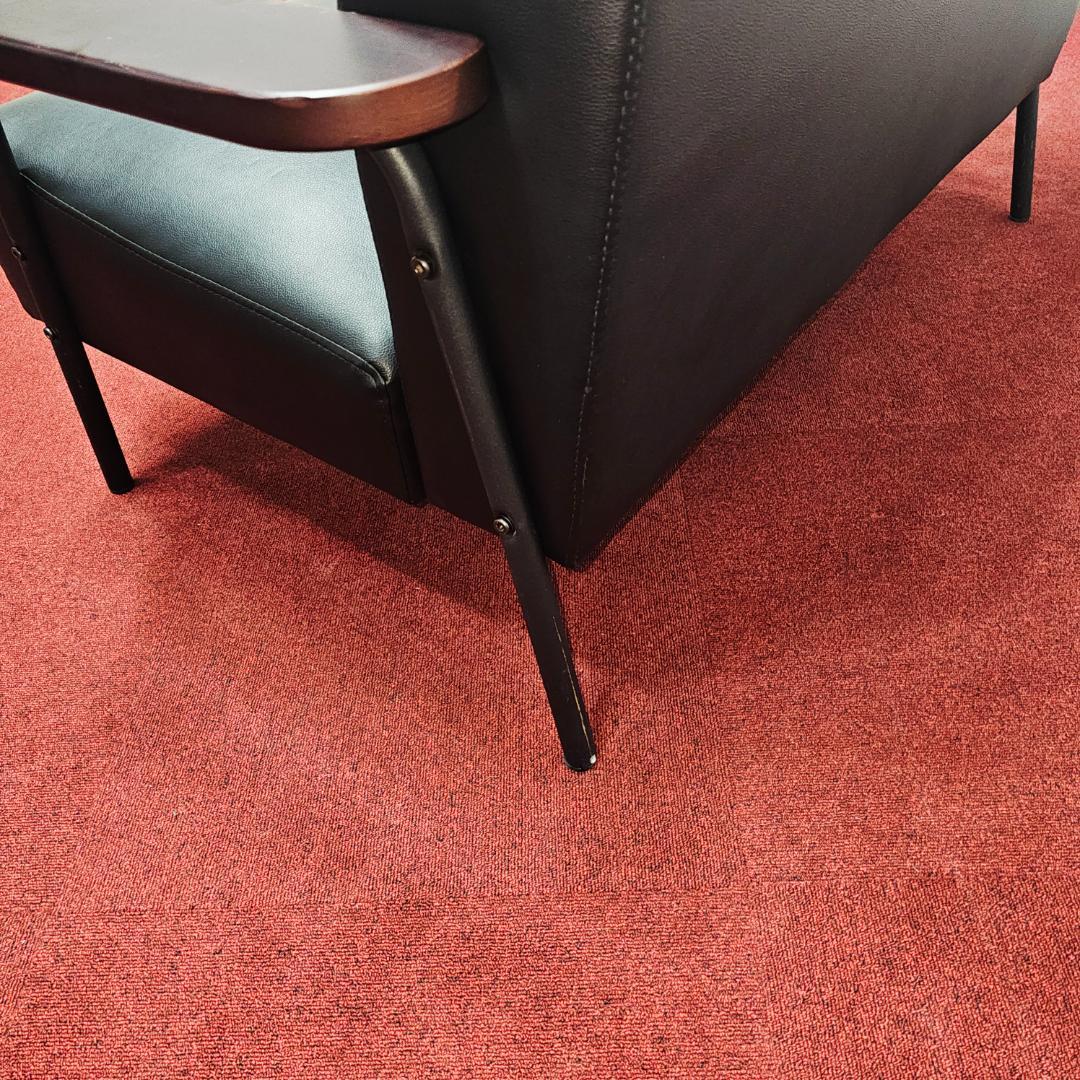 美しい黒いソファ 2人分