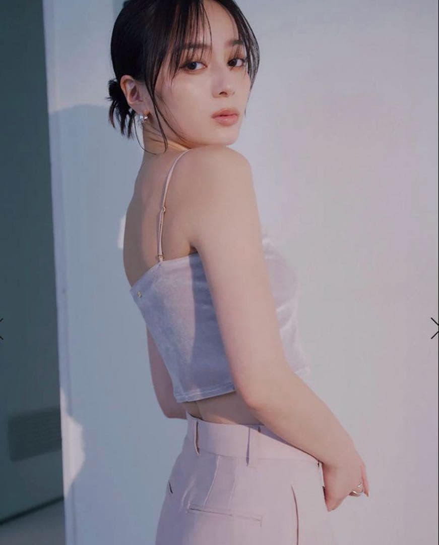 anuansカップインベロアショートキャミソール ICE GREY