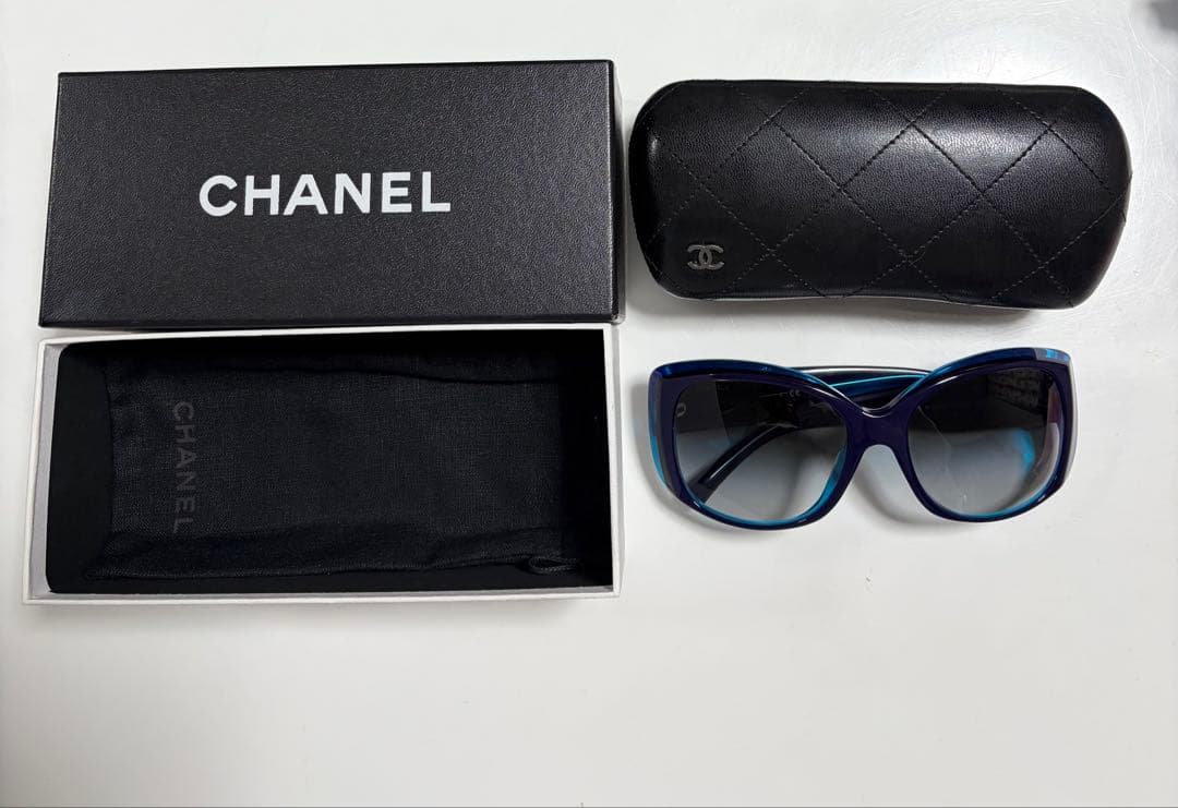 CHANEL ブルー サングラス ケース付き