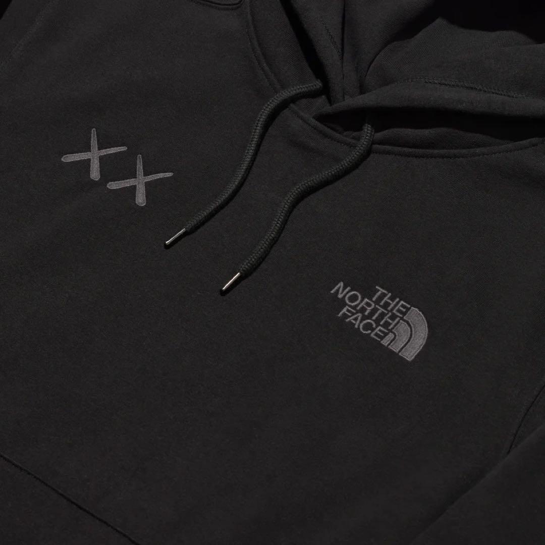 The North Face x KAWS Hoodie ノースフェイス
