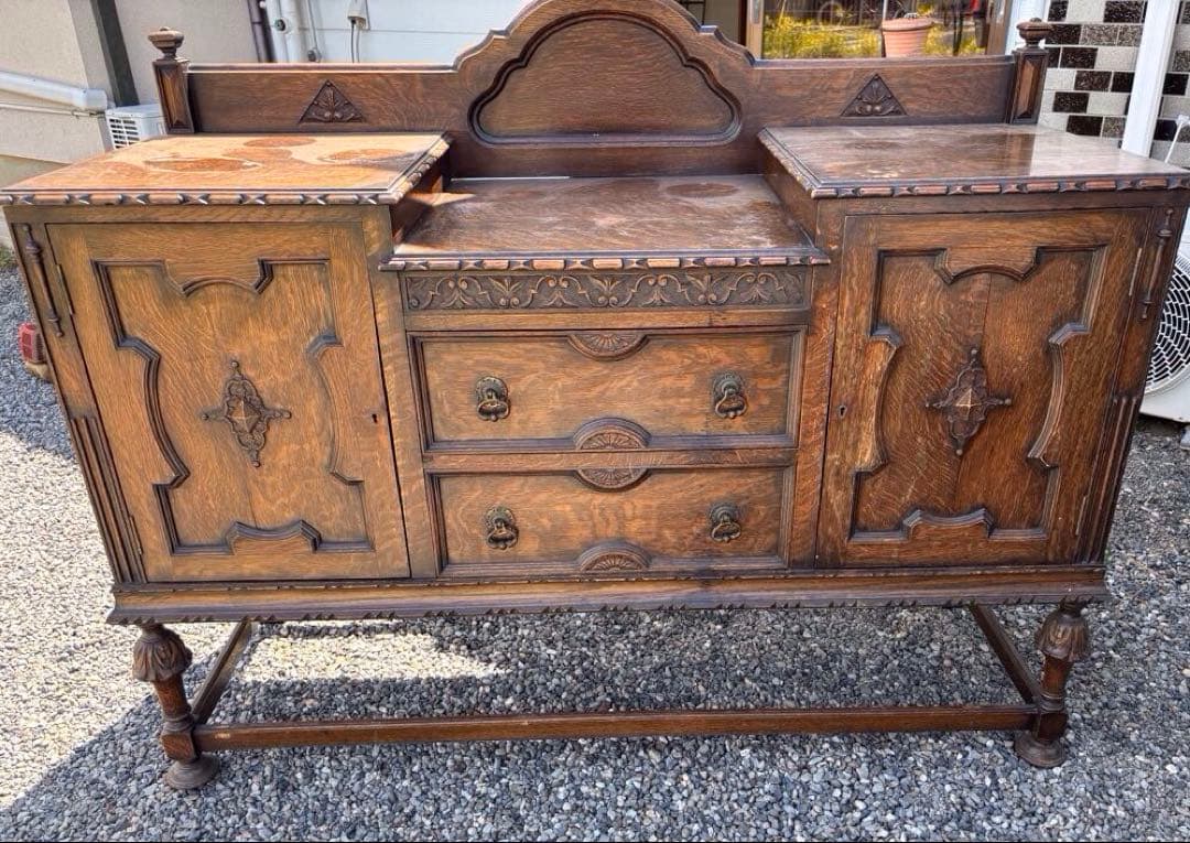 アンティーク　英国クラシック　彫刻家具　キャビネット　サイドボード