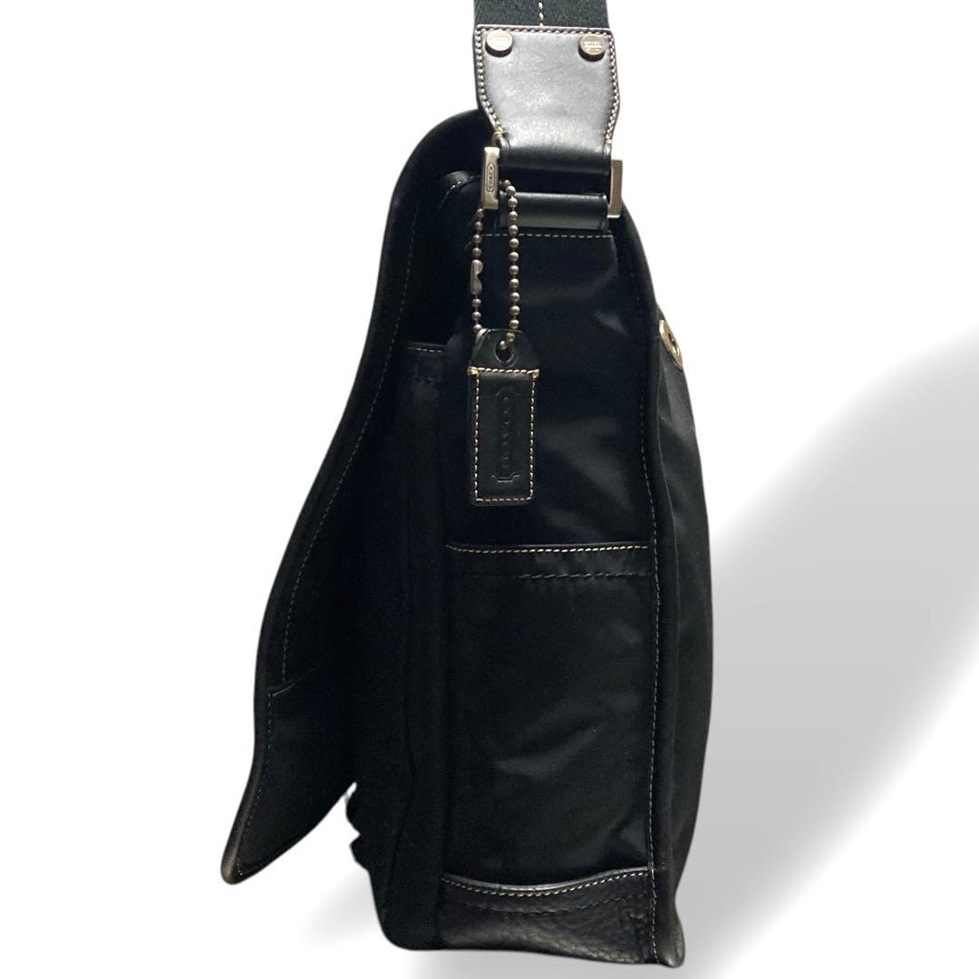 コーチ　メッセンジャーバッグ　A4収納可　ナイロン　ブラック　F05300