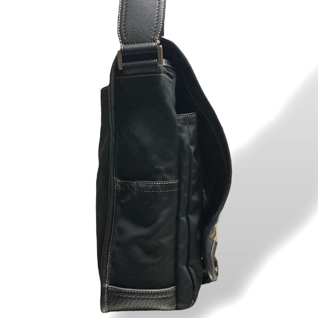 コーチ　メッセンジャーバッグ　A4収納可　ナイロン　ブラック　F05300