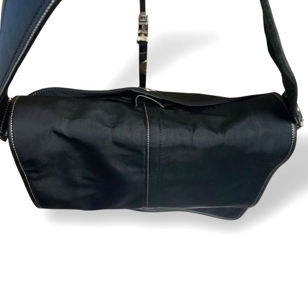 コーチ　メッセンジャーバッグ　A4収納可　ナイロン　ブラック　F05300