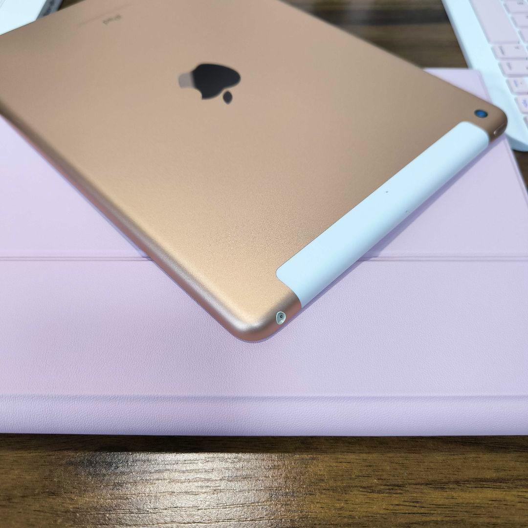 iPad 第6世代 Simフリー 32GB ケースとキーボード、タッチペン