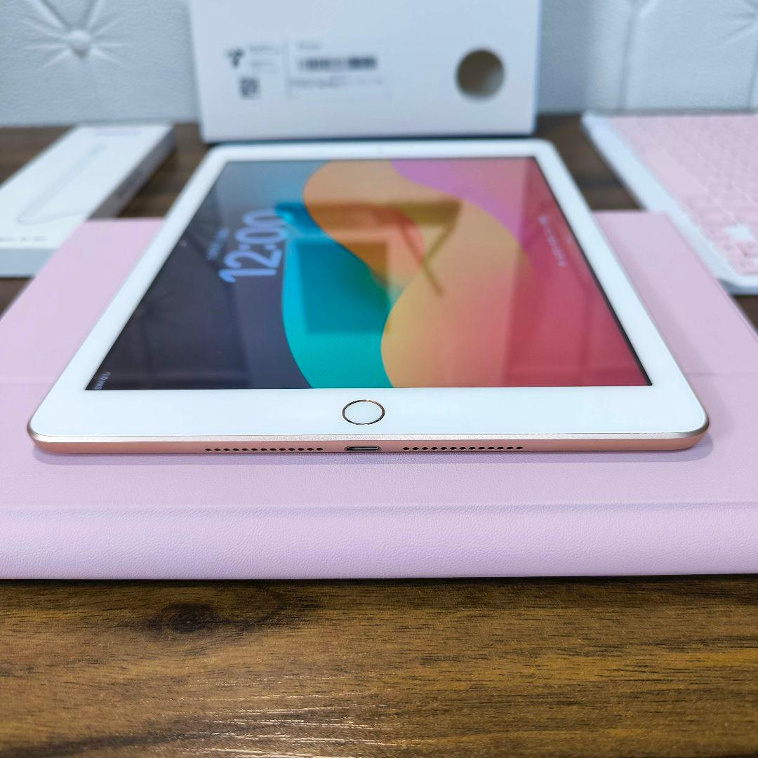 iPad 第6世代 Simフリー 32GB ケースとキーボード、タッチペン