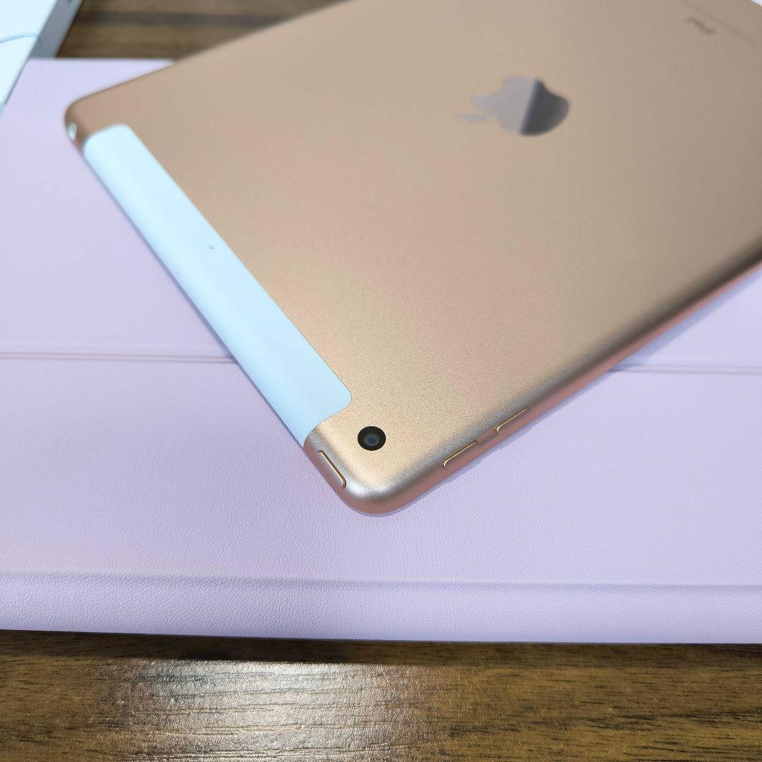 iPad 第6世代 Simフリー 32GB ケースとキーボード、タッチペン