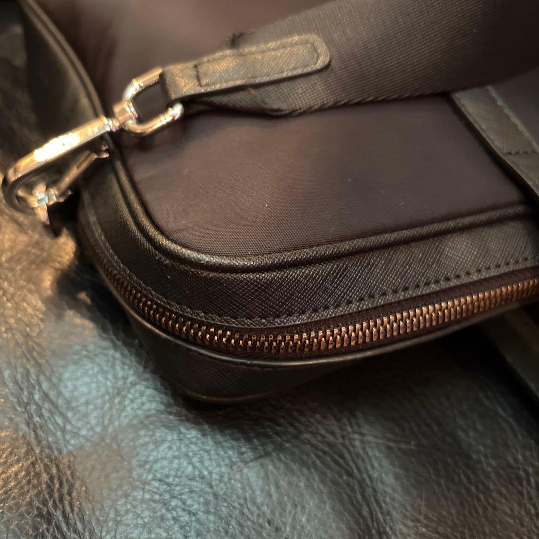 美品　PRADA ブラック ビジネスバッグ