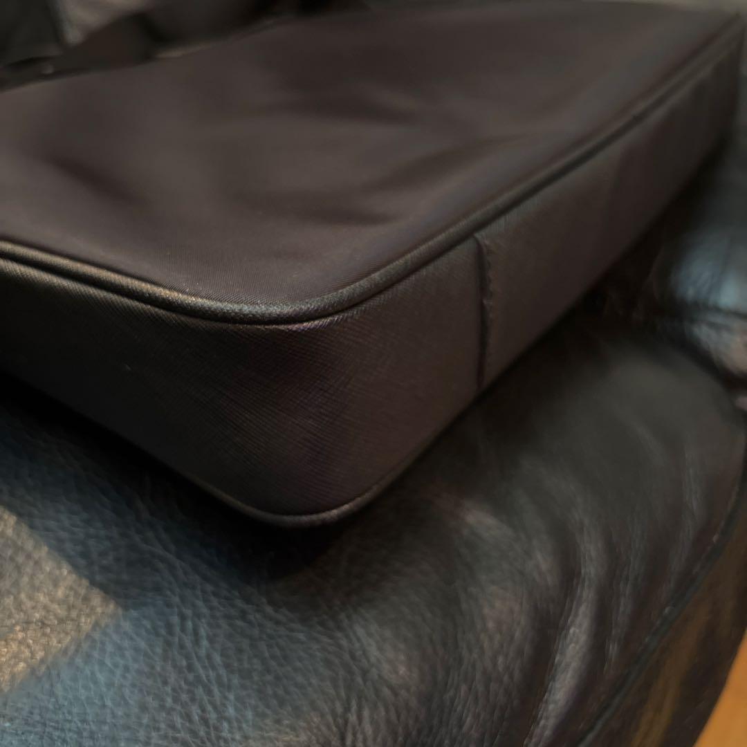 美品　PRADA ブラック ビジネスバッグ