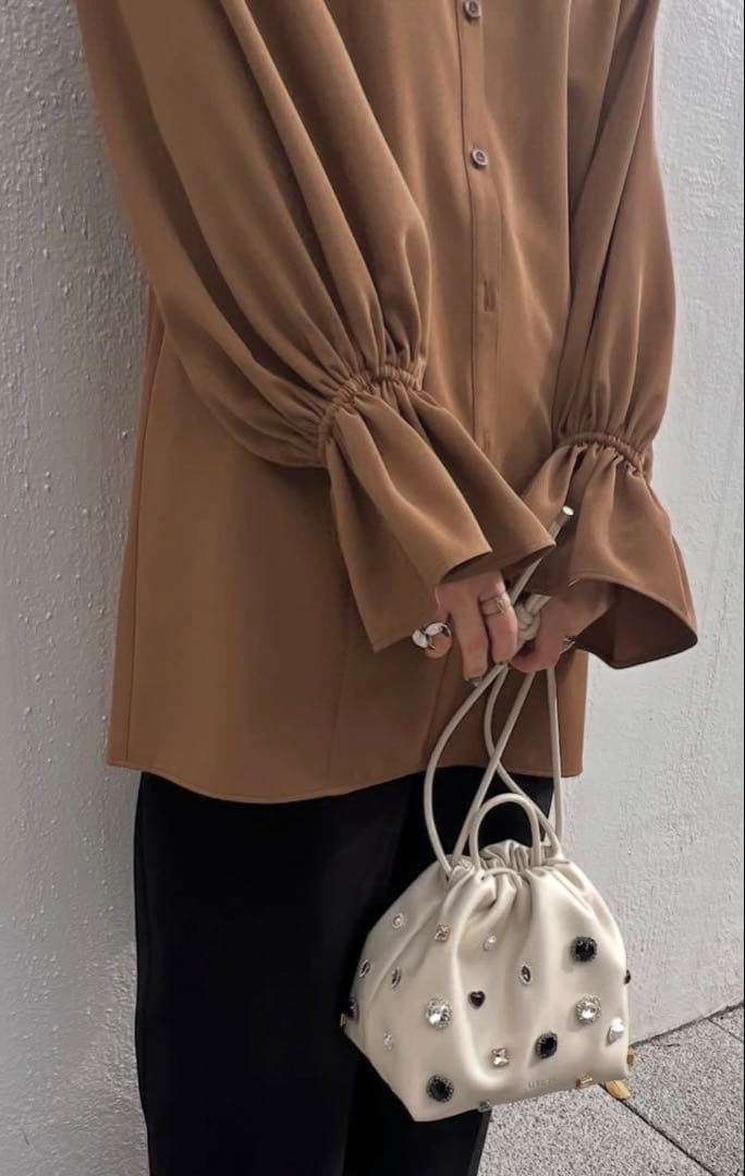 トップス BACK HEART DESIGN OVER BLOUSE