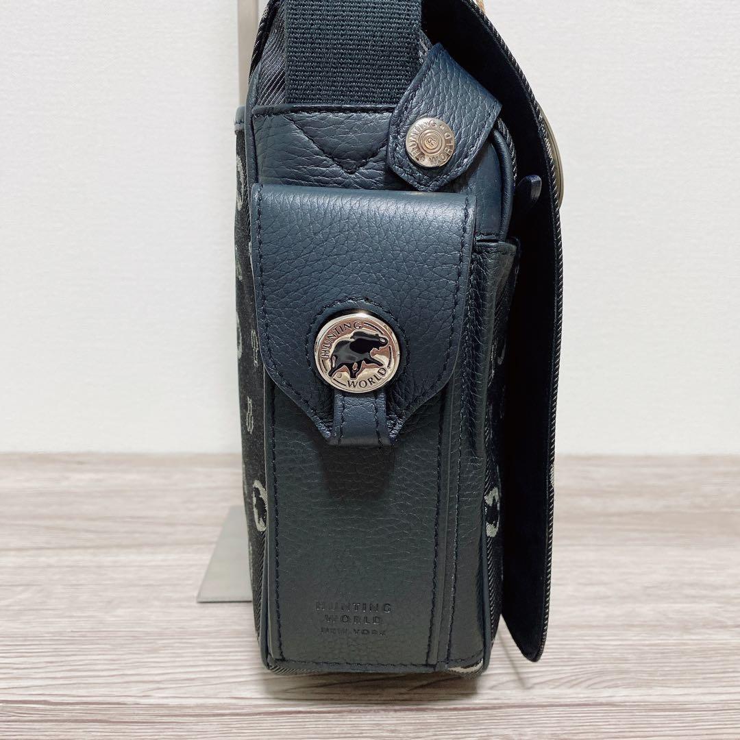 ハンティングワールド 　ショルダーバッグ 　モノグラム　メッセンジャーバッグ