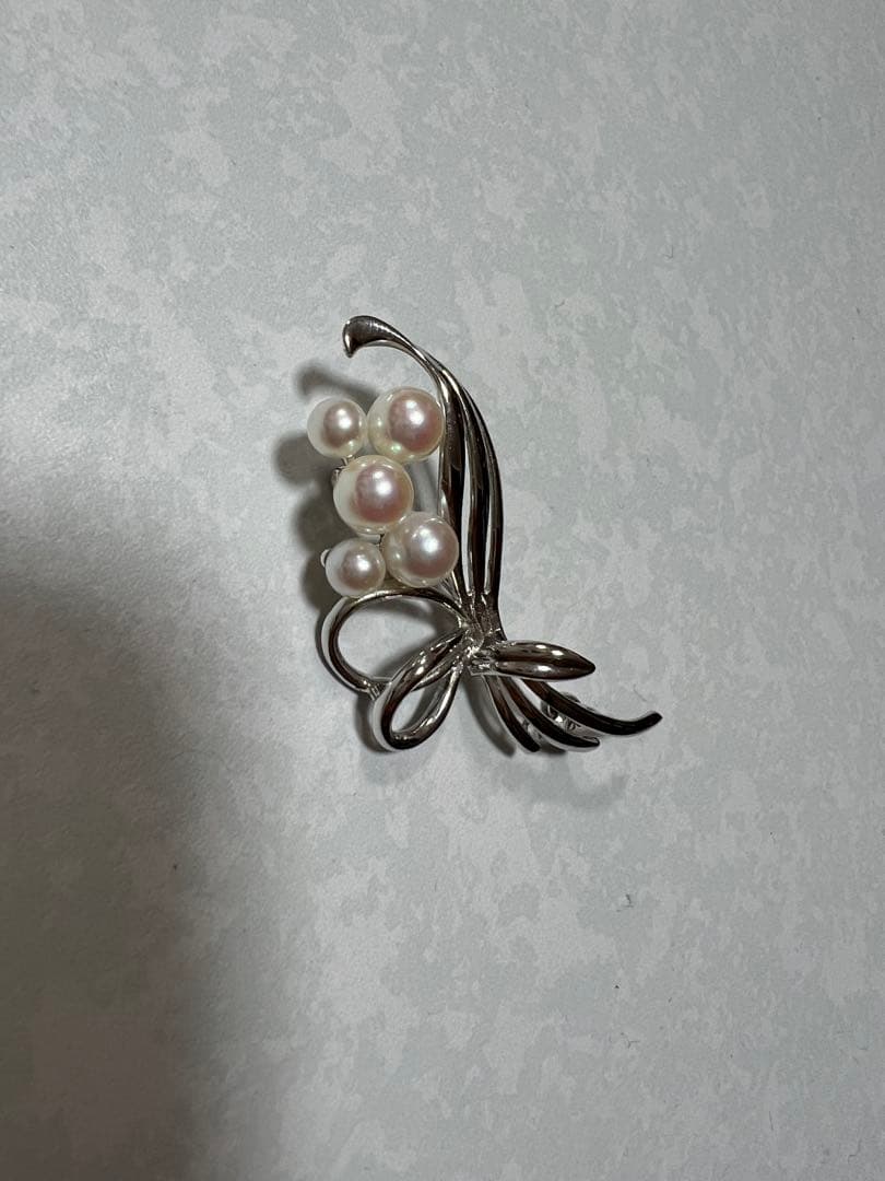 シルバー パール ブローチ 専用ケース付き　コサージュ風