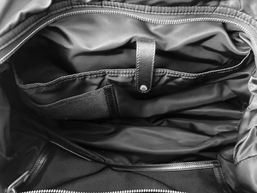 バーバリー 厚手ナイロン ブラック ボストンバッグ