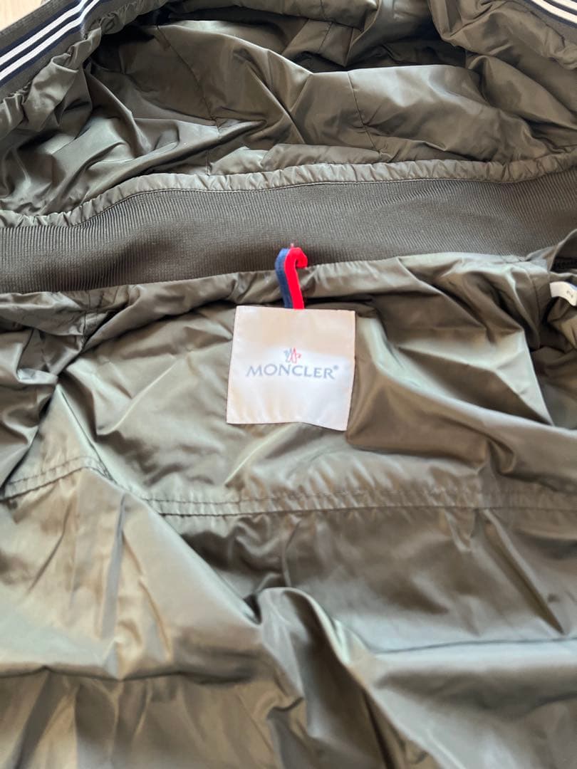MONCLER フード付きナイロンジャケット オリーブ　サイズ2