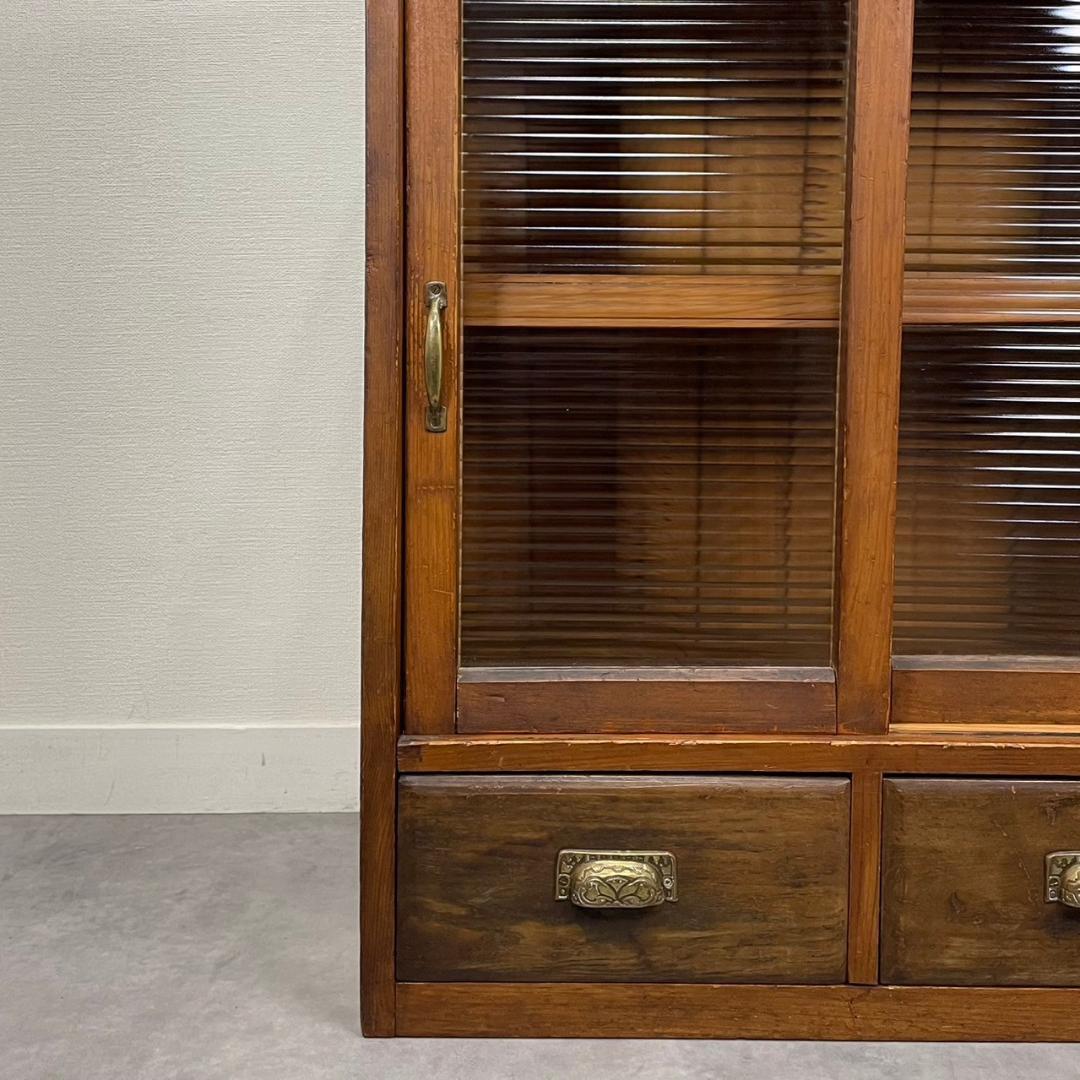 ヴィンテージ 木製本棚 モールガラス ガラスキャビネット 食器棚 古家具 収納