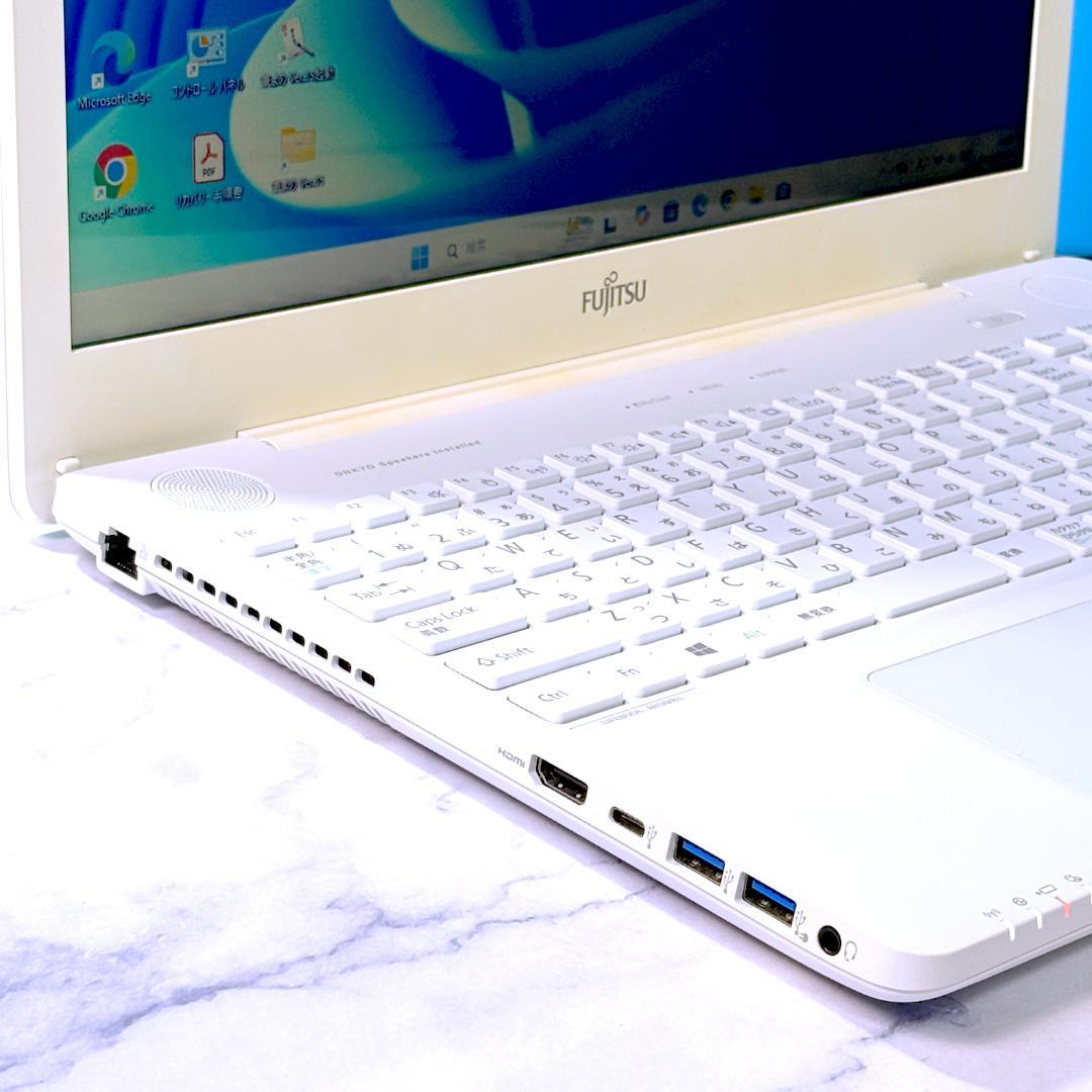 美品！Corei7・16GB・SSD・Win11・ホワイト ノートパソコン