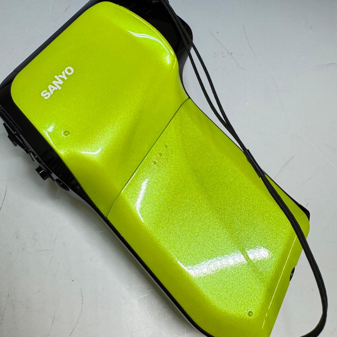 SANYOデジタルムービーカメラ　Xacti DMX-CG11 グリーン