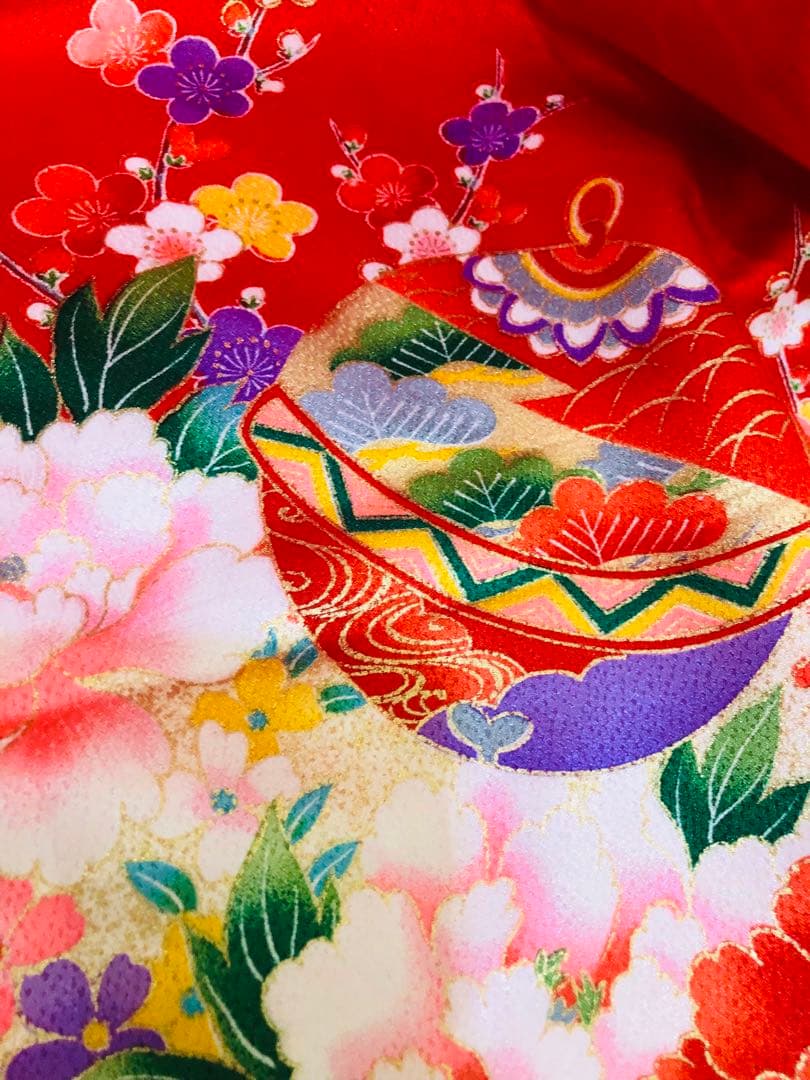 七五三七歳未使用着物‼️人気赤地暈し⭐︎手毬花々煌びやか際立つ⭐︎安心フルセット逸品