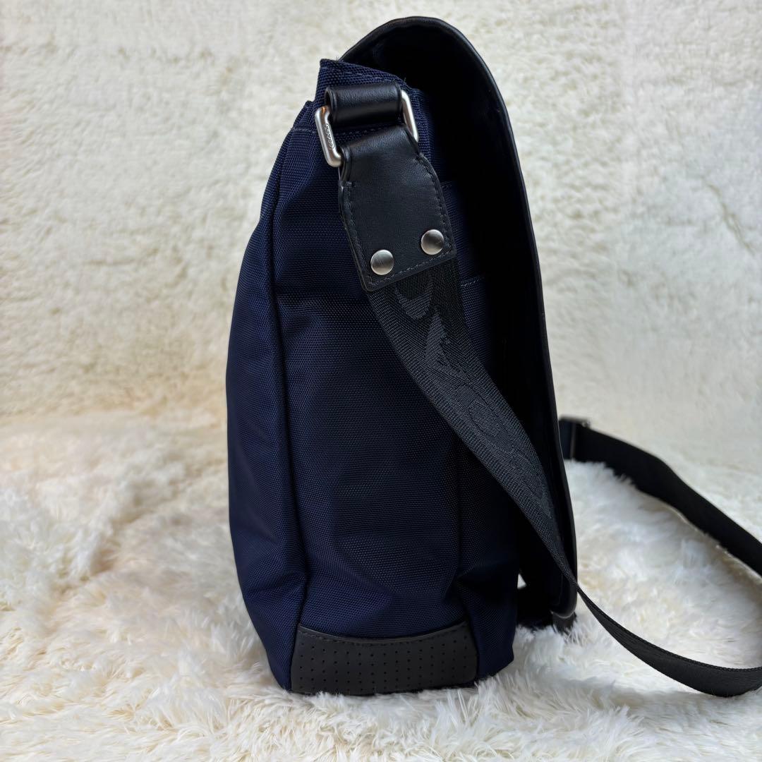 ★美品★ COACH ナイロン×レザー メッセンジャーバッグ シグネチャーベルト