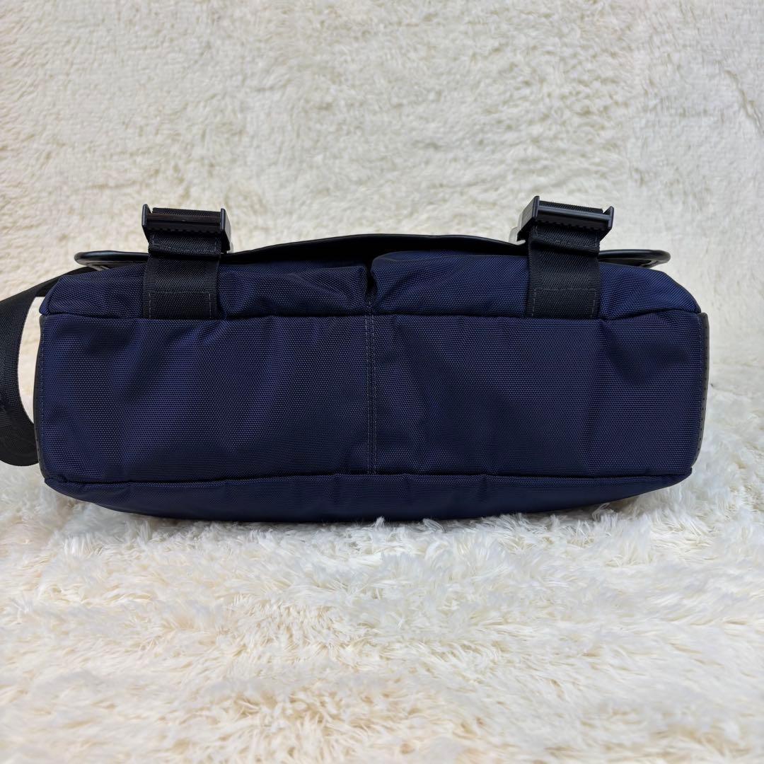 ★美品★ COACH ナイロン×レザー メッセンジャーバッグ シグネチャーベルト