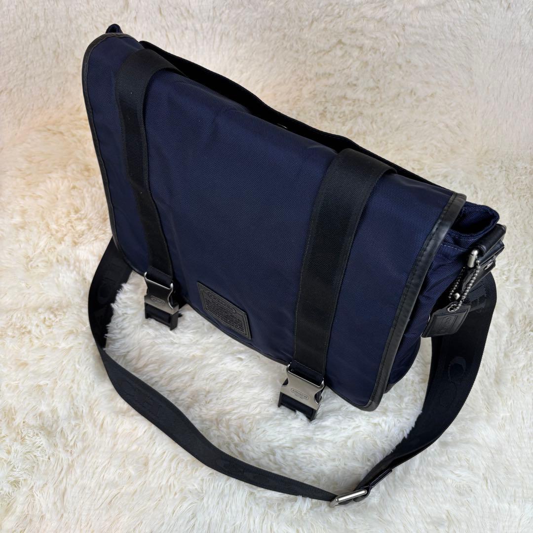 ★美品★ COACH ナイロン×レザー メッセンジャーバッグ シグネチャーベルト