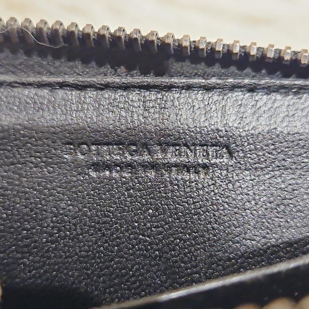 ボッテガヴェネタ ケース イントレチャート ラウンドファスナー 黒