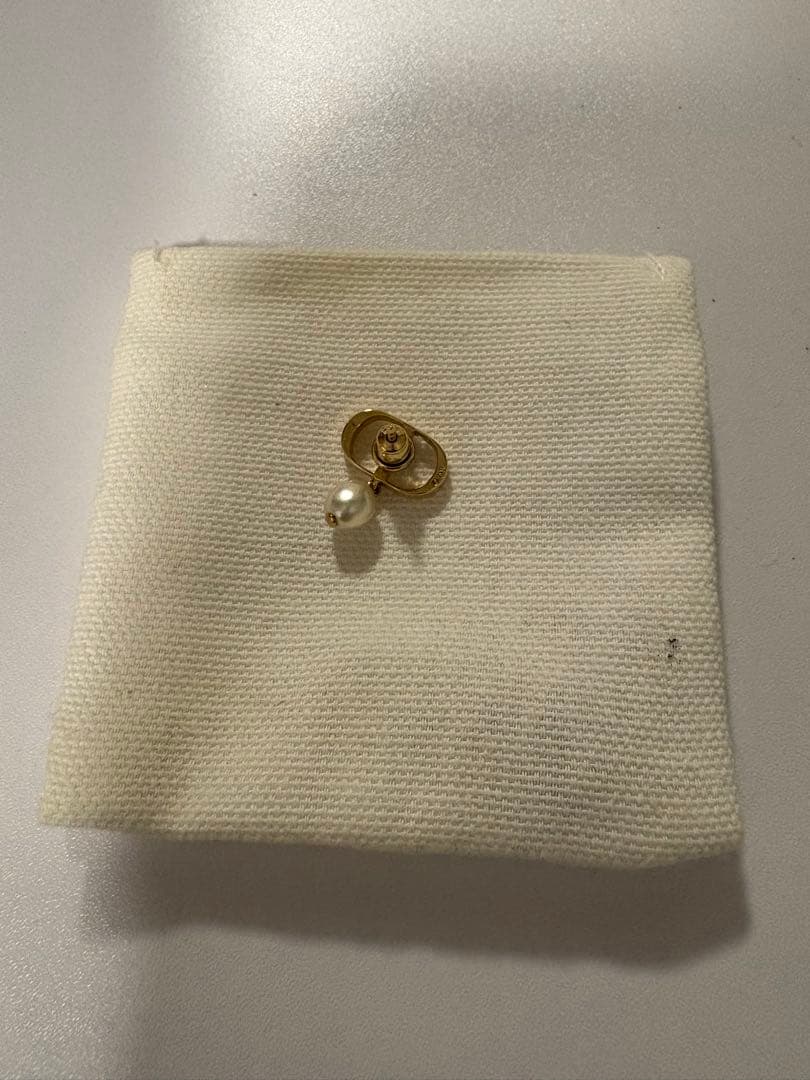 片耳Dior ゴールド フープピアス パール付き