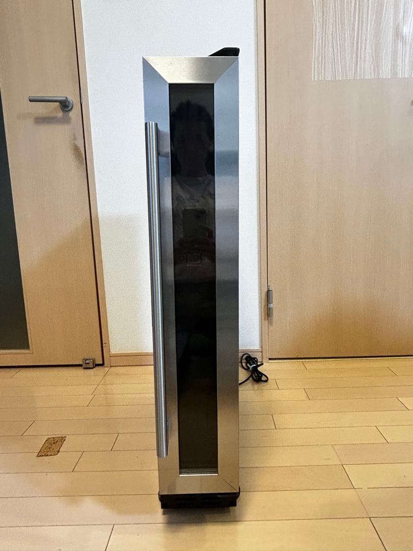 Dometic スリムタワーワインセラー（右開き） ST7