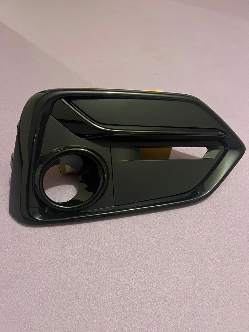 シビックハッチバックfk7 純正フロントバンパーガーニッシュ正面から見て左側