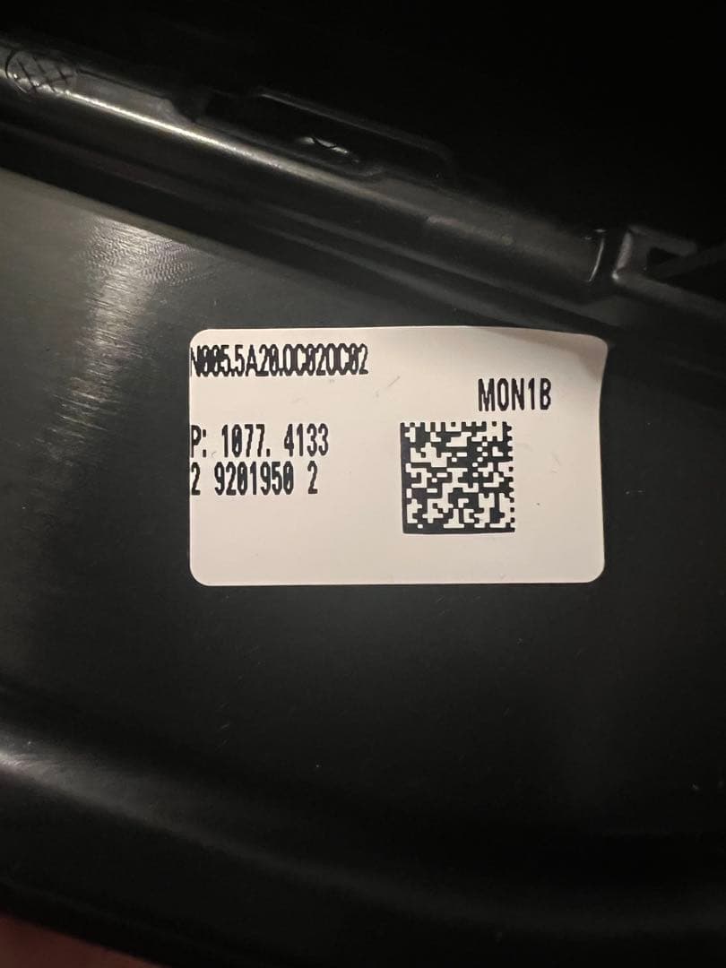 シビックハッチバックfk7 純正フロントバンパーガーニッシュ正面から見て左側