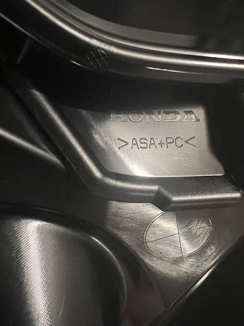 シビックハッチバックfk7 純正フロントバンパーガーニッシュ正面から見て左側