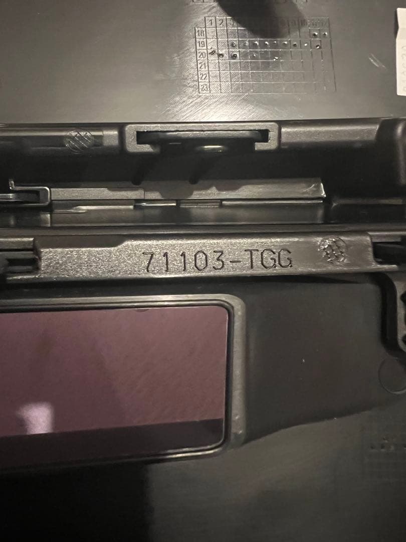 シビックハッチバックfk7 純正フロントバンパーガーニッシュ正面から見て左側