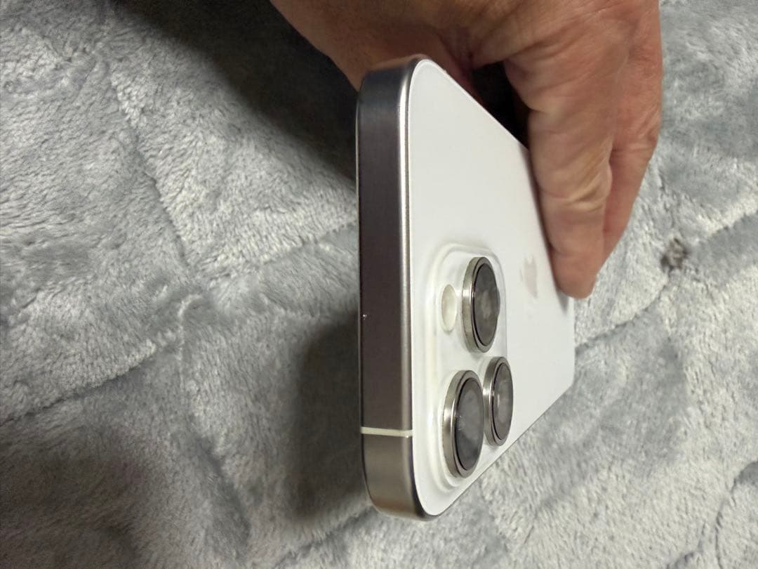 Apple iPhone 15 Pro ホワイトチタニウム　128GB 本体