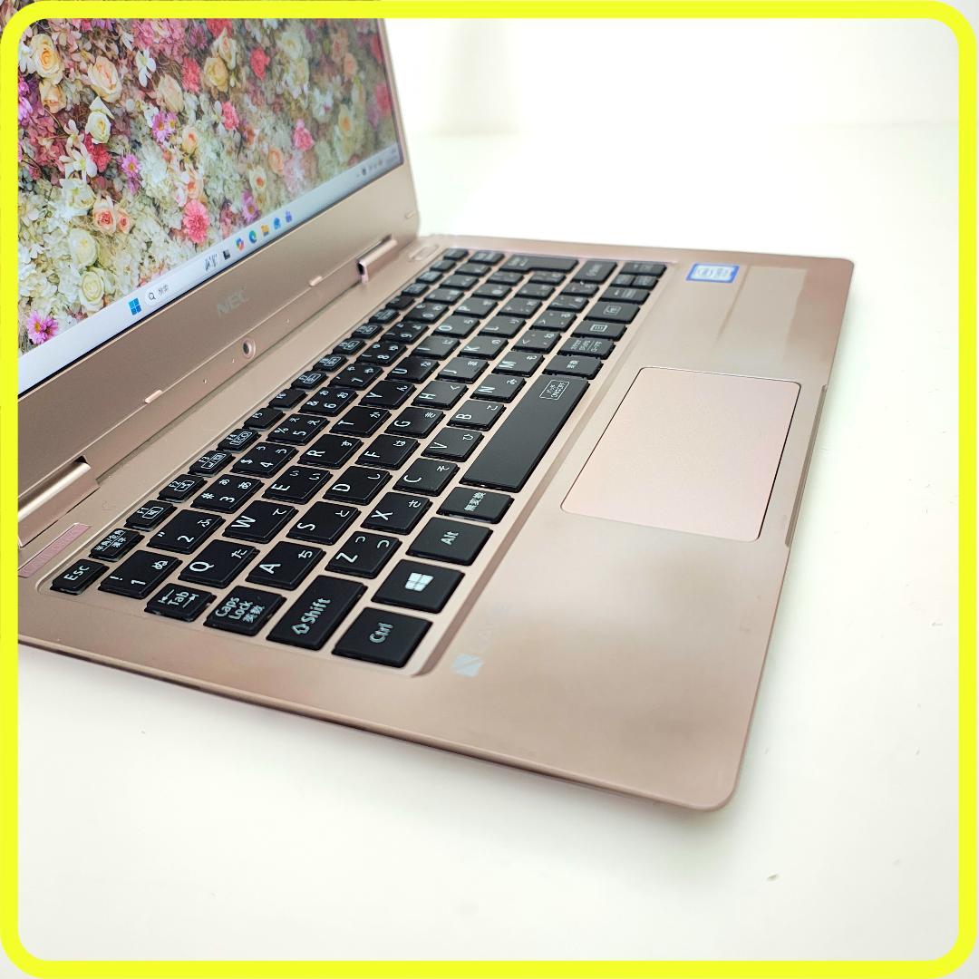 薄型軽量　windows11ノートパソコン⭐️SSD　office　カメラ825