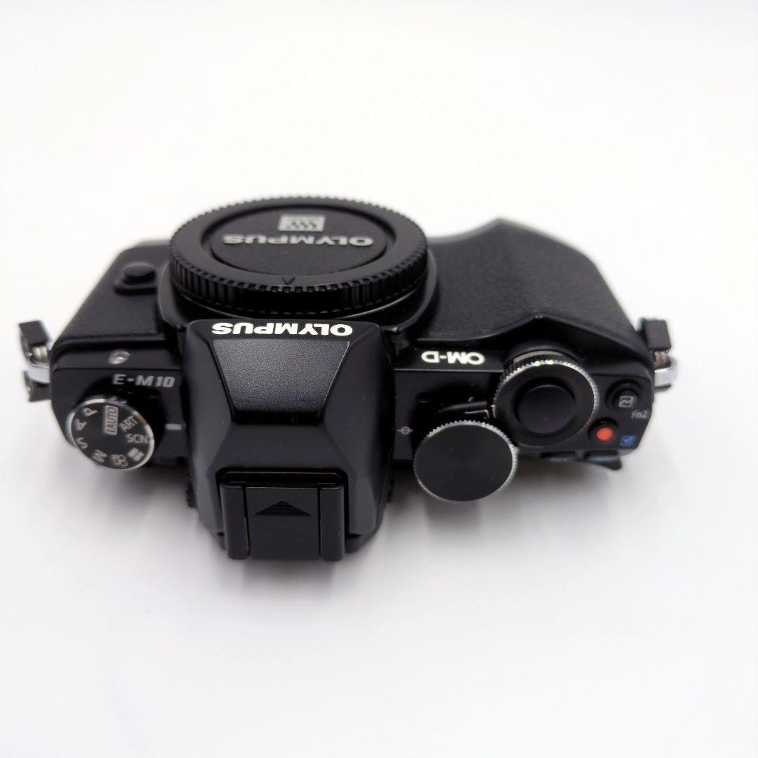 【極美品】OLYMPUS OM-D E-M10 ダブルズームキット ブラック