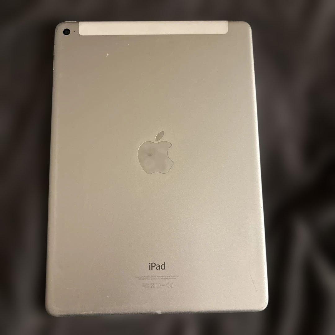 Apple iPad A1567 シルバー 本体