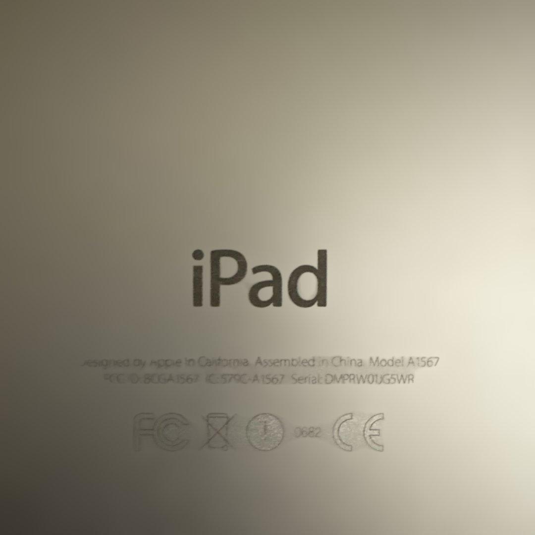 Apple iPad A1567 シルバー 本体