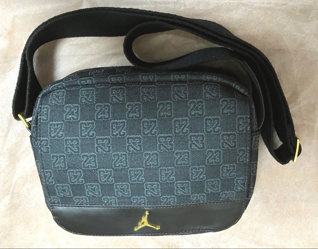【美品】Jordan Brand Monogram Messenger Bag