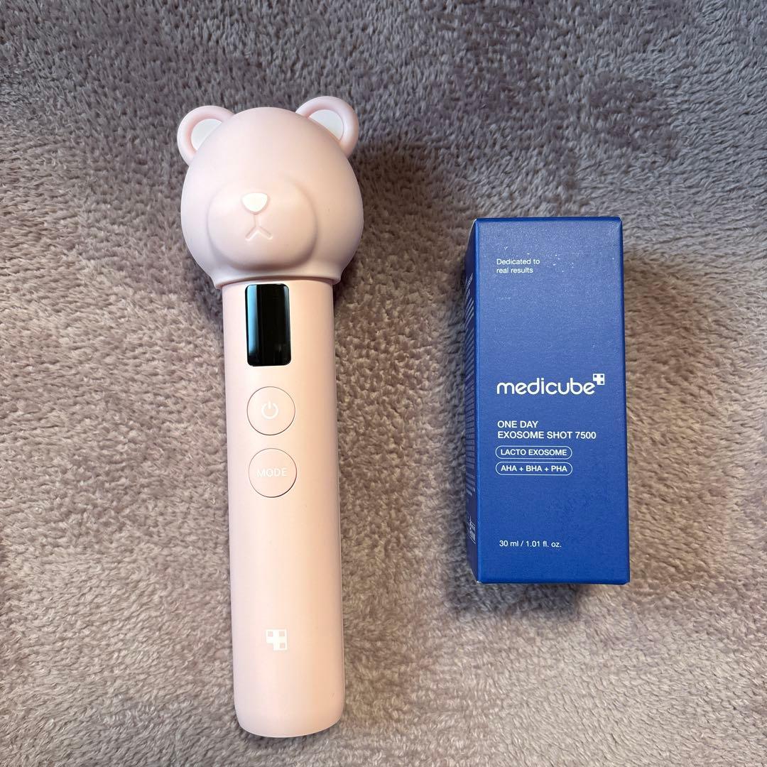 メディキューブ　美顔器 充電式 ピンク　シリコンキャップ、美容液付き