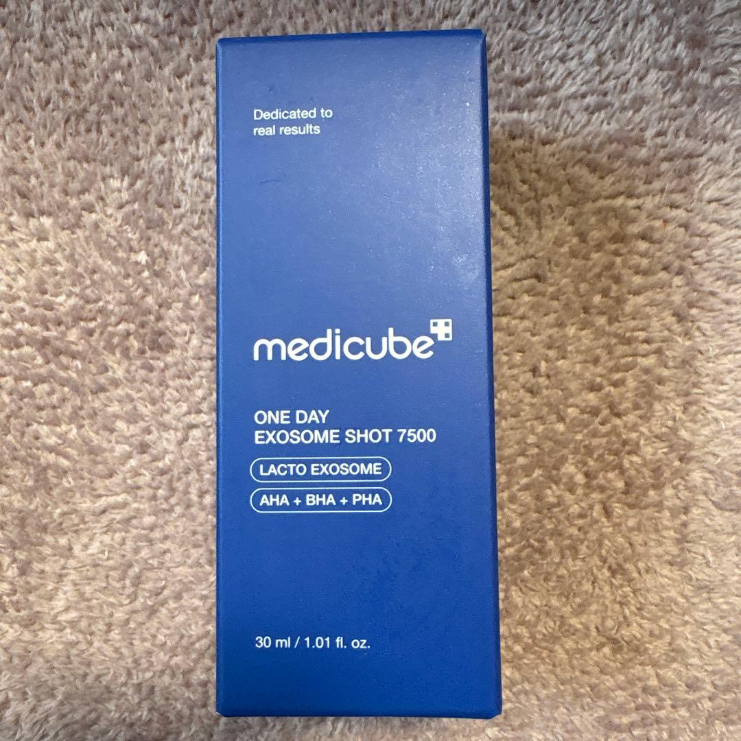 メディキューブ　美顔器 充電式 ピンク　シリコンキャップ、美容液付き