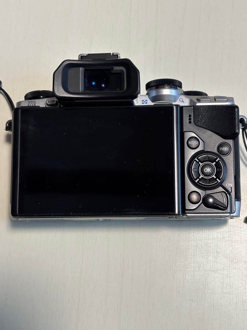 OLYMPUS OM-D E-M10 ミラーレス一眼ボディーのみ