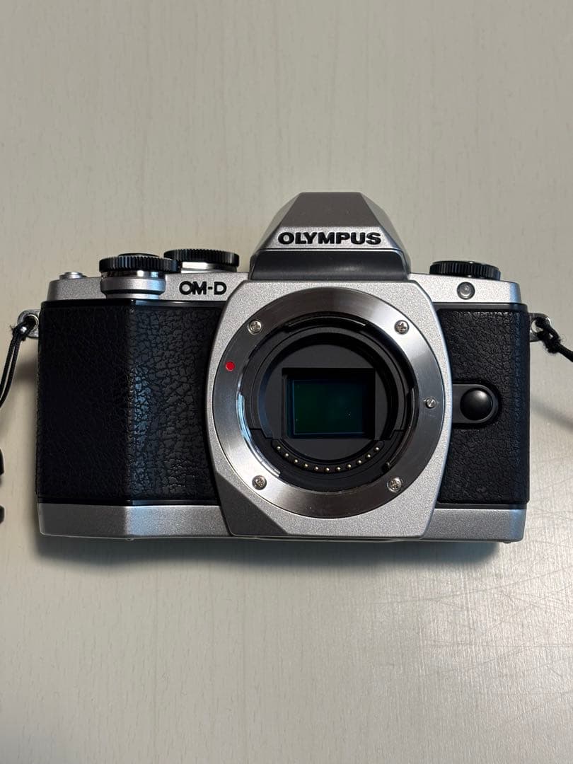 OLYMPUS OM-D E-M10 ミラーレス一眼ボディーのみ